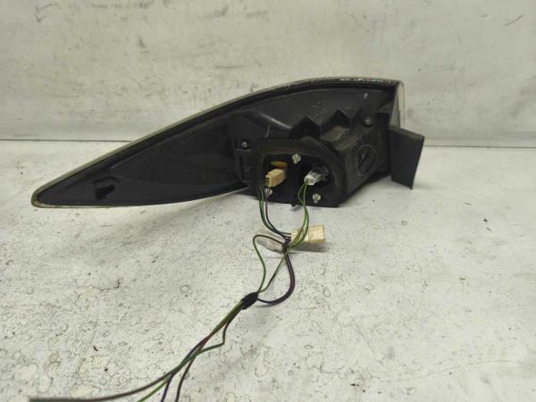 FEU ARRIERE DROIT MAZDA BREAK - Vue 2